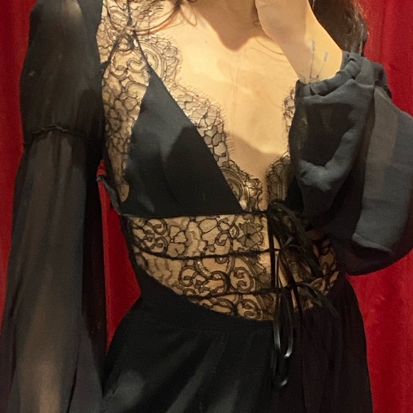 GORGEOUS VINTAGE LACE MIDI DRESS - Picture 3 of 3